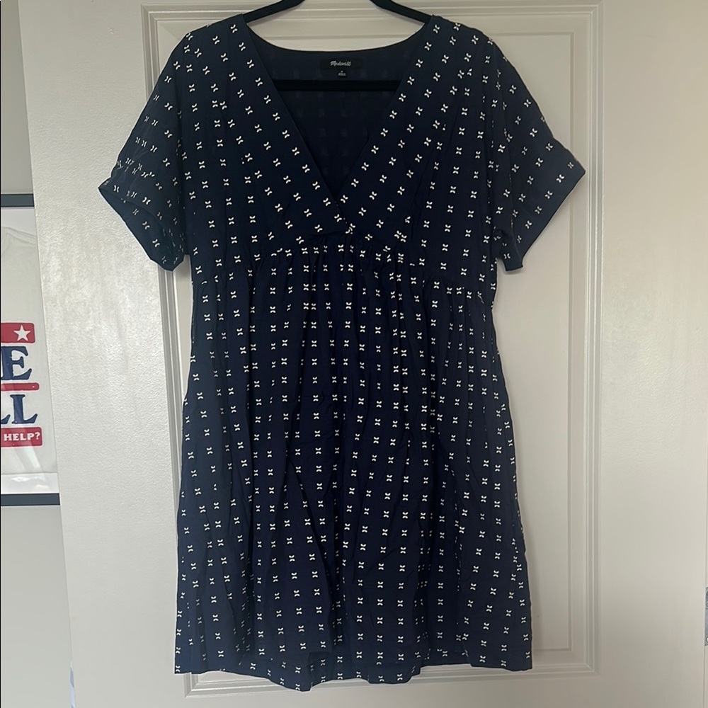 Madewell V-Neck Dolman-Sleeve Mini Dress in Textured Dot Size M